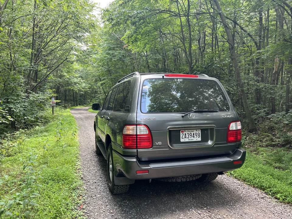 1999 Lexus LX 2nd Gen - Image 10 of 31
