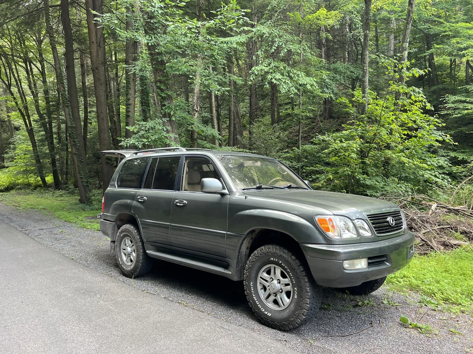 1999 Lexus LX 2nd Gen - Image 18 of 31