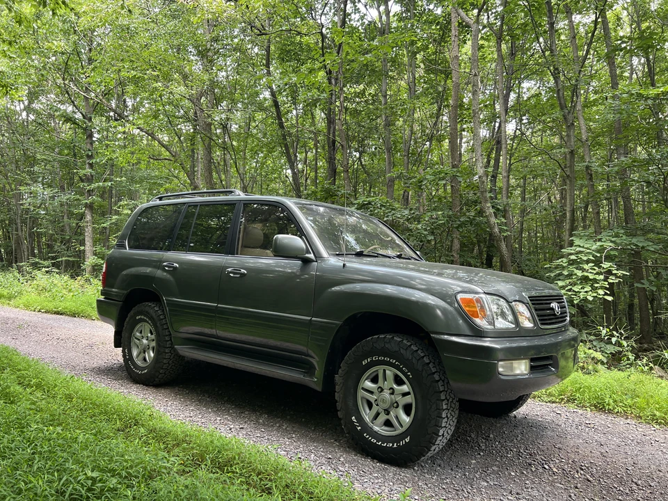 1999 Lexus LX 2nd Gen - Image 17 of 31