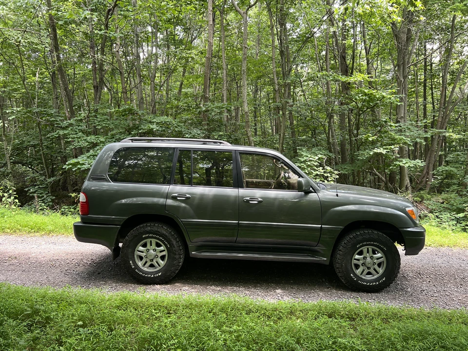 1999 Lexus LX 2nd Gen - Image 15 of 31