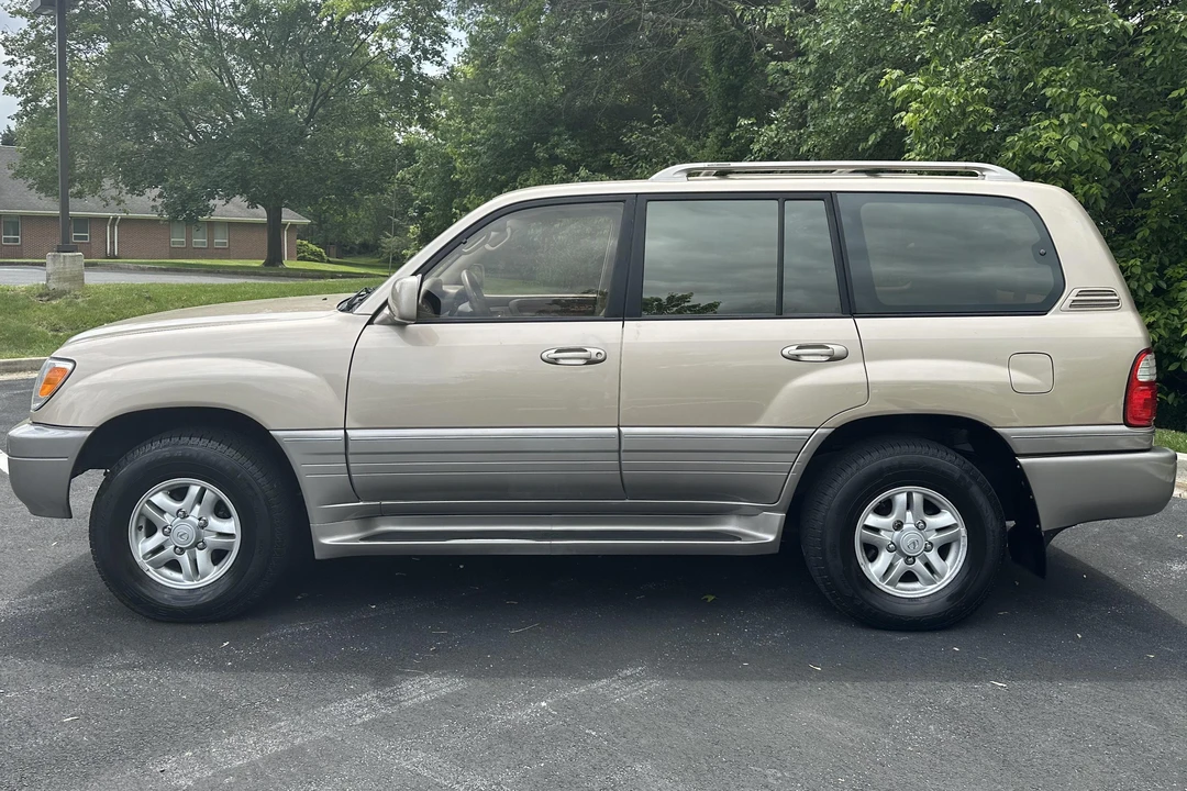 1999 Lexus LX 2nd Gen - Image 3 of 31