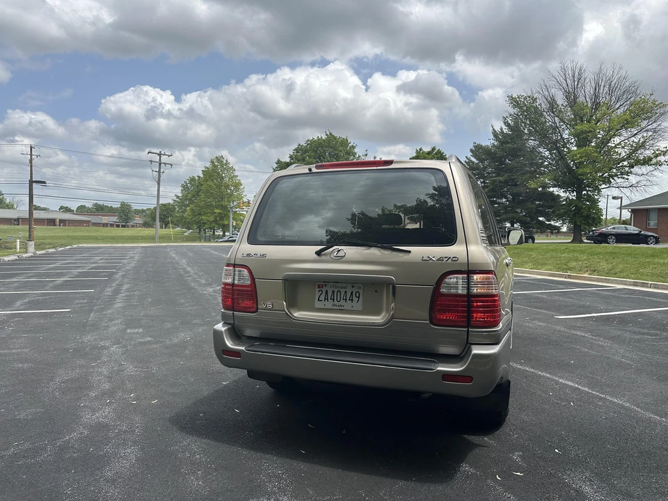 1999 Lexus LX 2nd Gen - Image 16 of 31