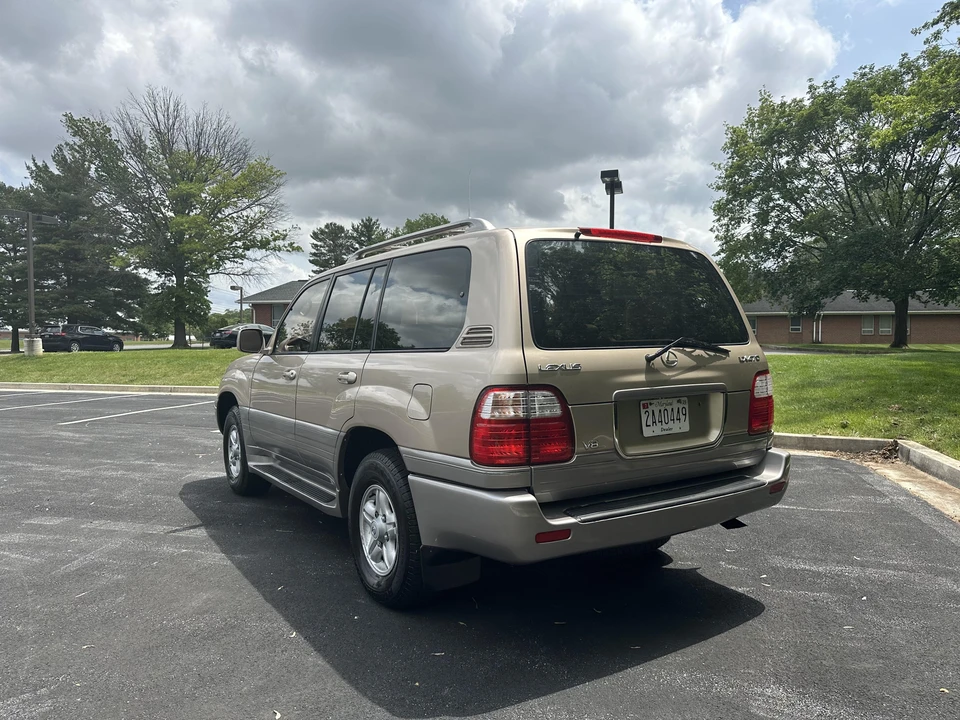 1999 Lexus LX 2nd Gen - Image 15 of 31