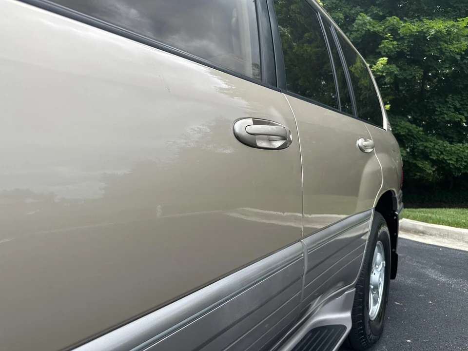 1999 Lexus LX 2nd Gen - Image 25 of 31