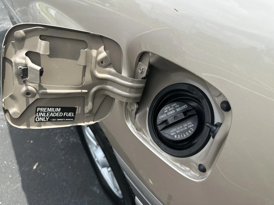1999 Lexus LX 2nd Gen - Image 28 of 31