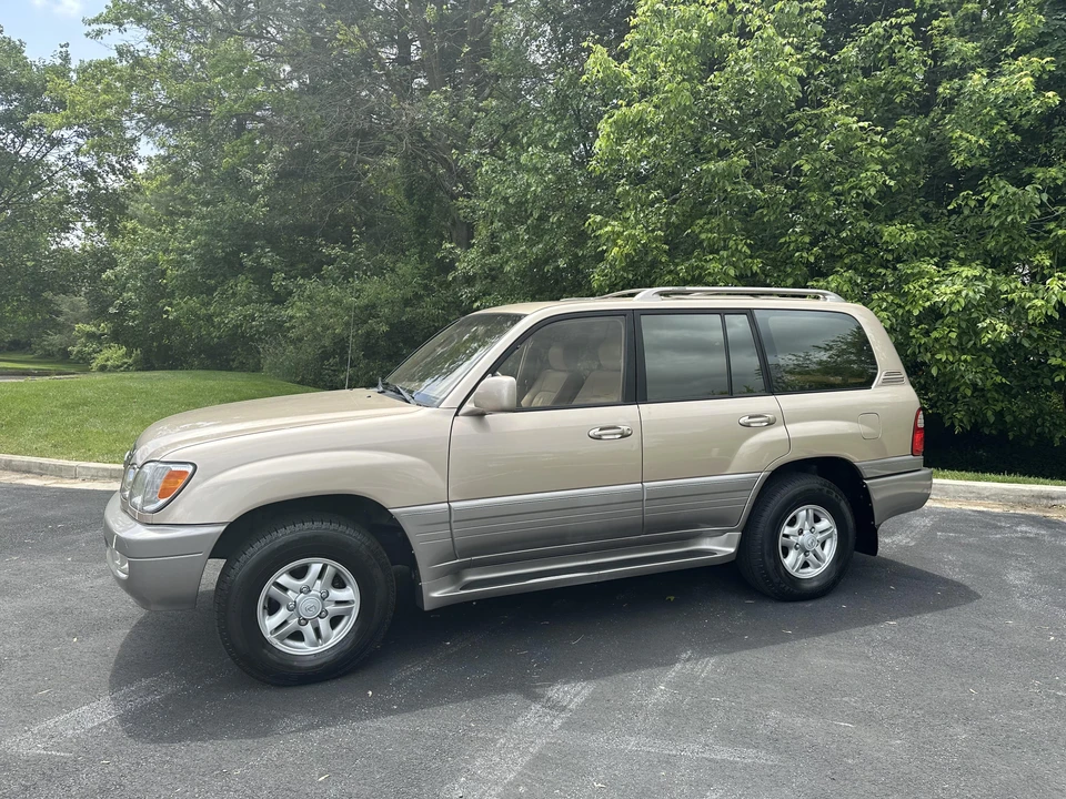 1999 Lexus LX 2nd Gen - Image 13 of 31
