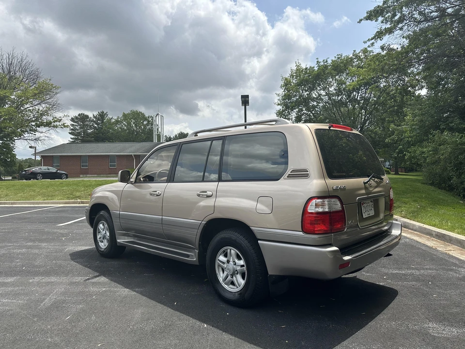1999 Lexus LX 2nd Gen - Image 14 of 31