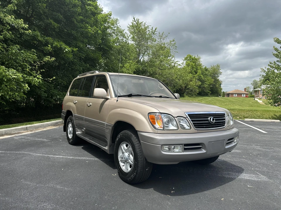 1999 Lexus LX 2nd Gen - Image 19 of 31