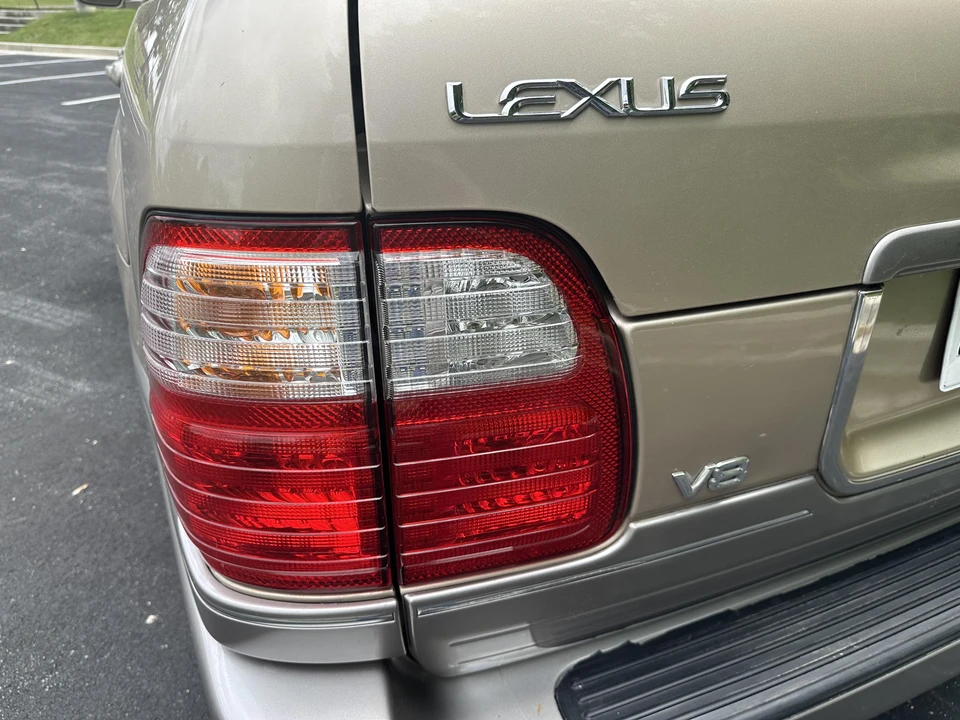 1999 Lexus LX 2nd Gen - Image 30 of 31