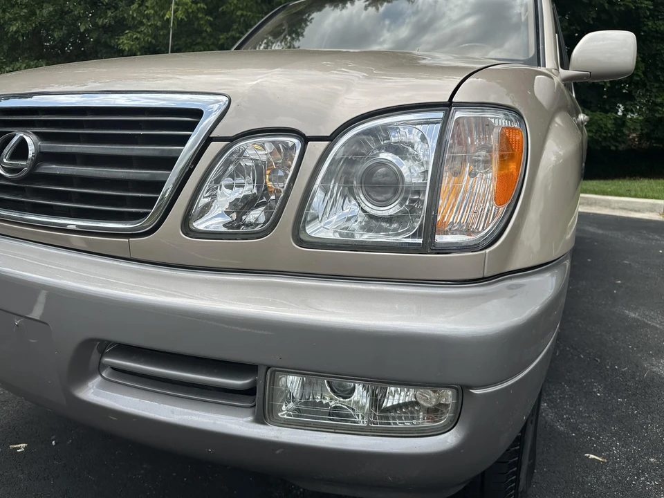 1999 Lexus LX 2nd Gen - Image 22 of 31