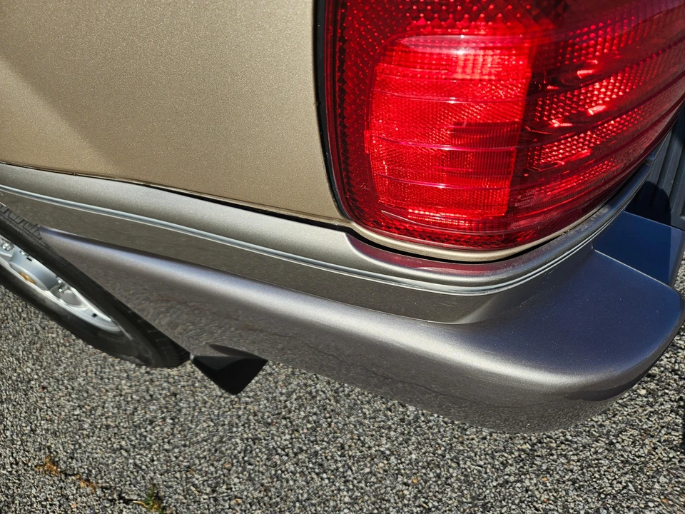 1999 Lexus LX 2nd Gen - Image 24 of 31
