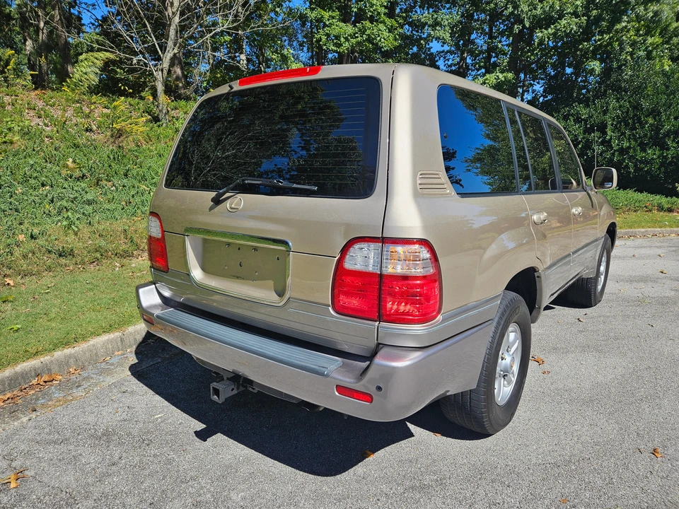 1999 Lexus LX 2nd Gen - Image 11 of 31