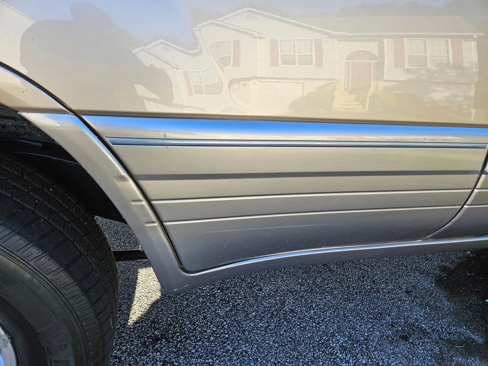 1999 Lexus LX 2nd Gen - Image 27 of 31