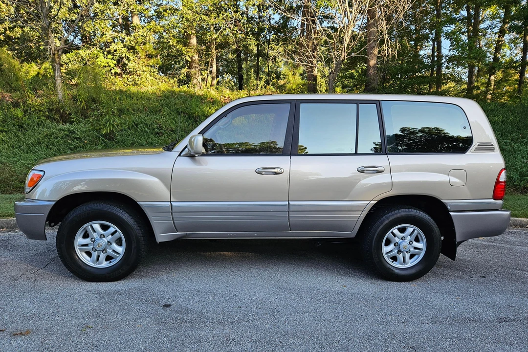 1999 Lexus LX 2nd Gen - Image 9 of 31