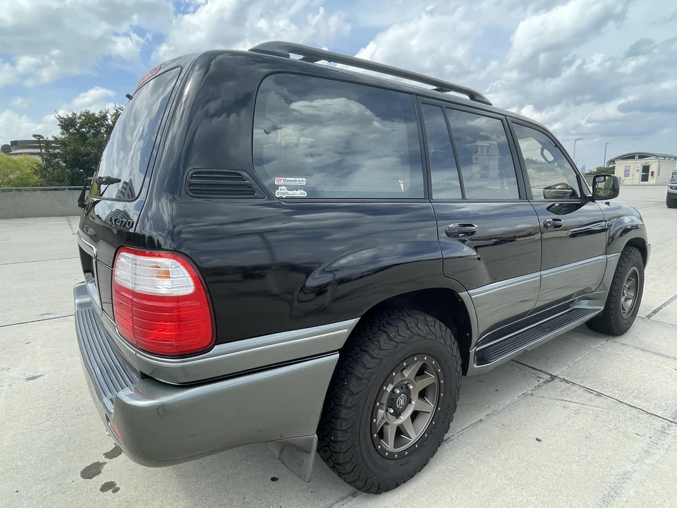 1999 Lexus LX 2nd Gen - Image 18 of 31