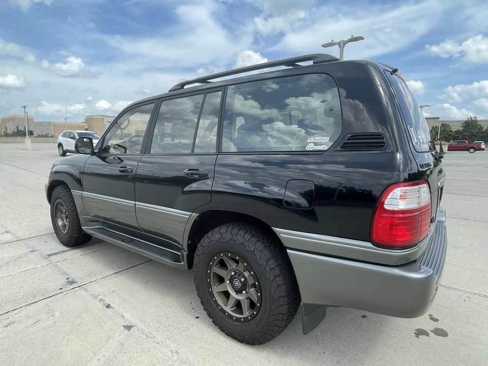 1999 Lexus LX 2nd Gen - Image 9 of 31
