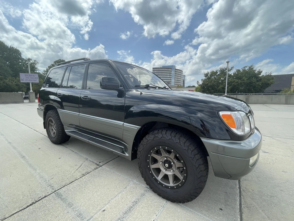1999 Lexus LX 2nd Gen - Image 21 of 31