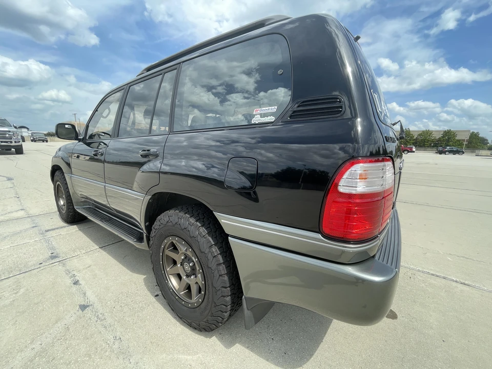 1999 Lexus LX 2nd Gen - Image 10 of 31