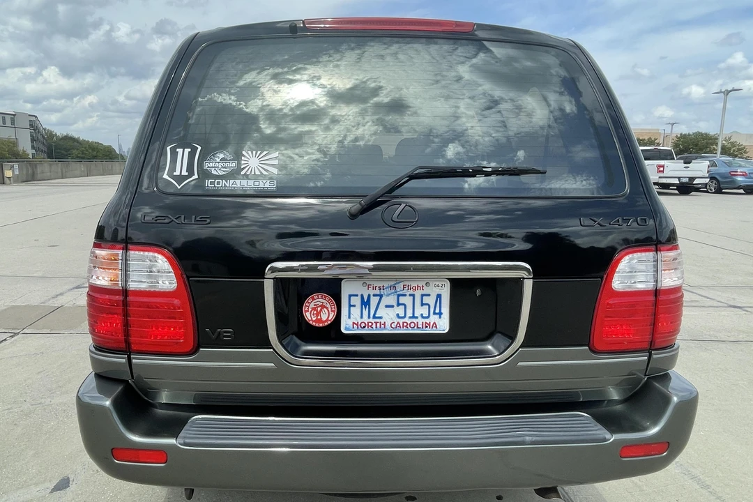 1999 Lexus LX 2nd Gen - Image 5 of 31