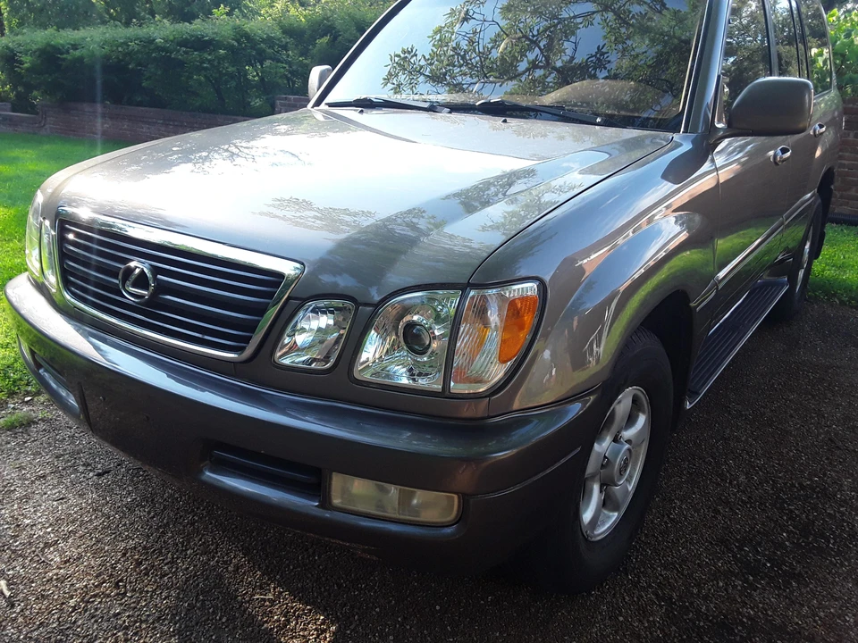 1999 Lexus LX 2nd Gen - Image 4 of 9