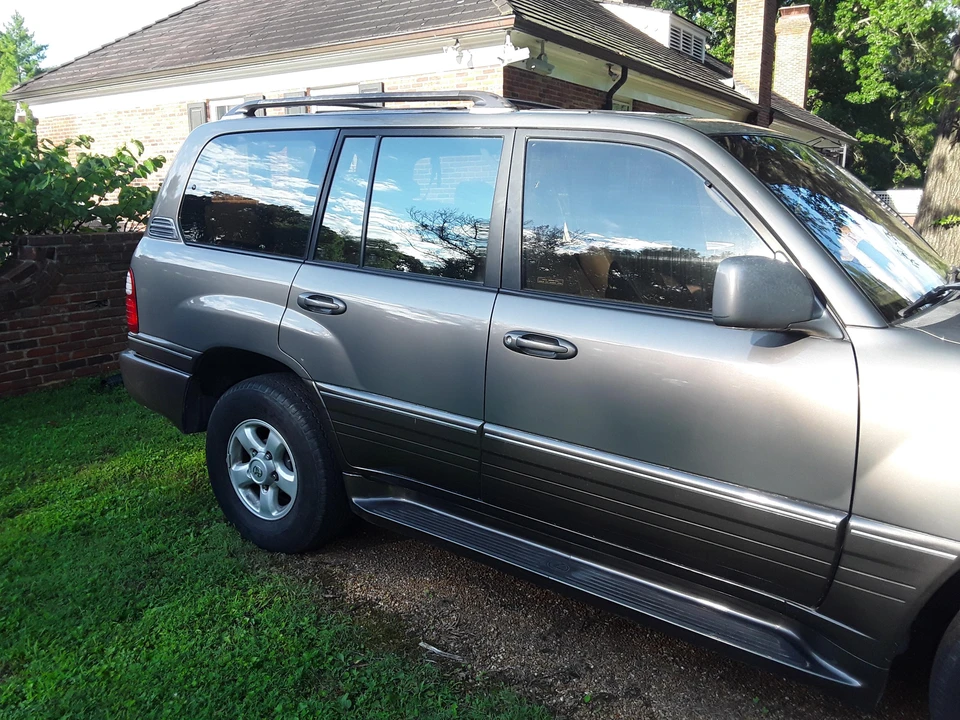 1999 Lexus LX 2nd Gen - Image 8 of 9