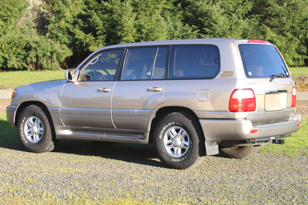 1999 Lexus LX 2nd Gen - Image 4 of 5