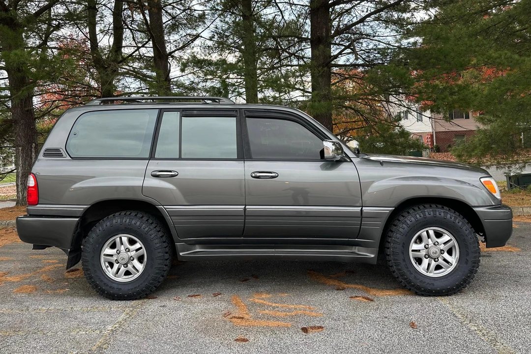 1999 Lexus LX 2nd Gen - Image 3 of 31