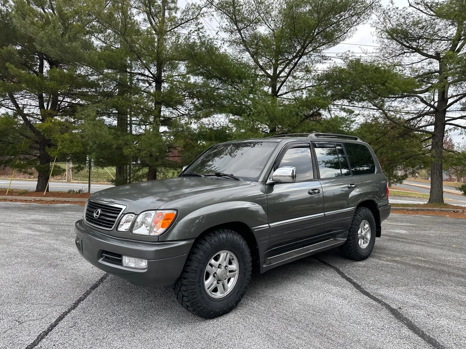 1999 Lexus LX 2nd Gen - Image 17 of 31