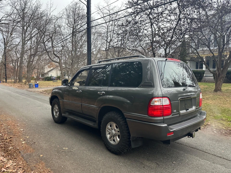1999 Lexus LX 2nd Gen - Image 27 of 31