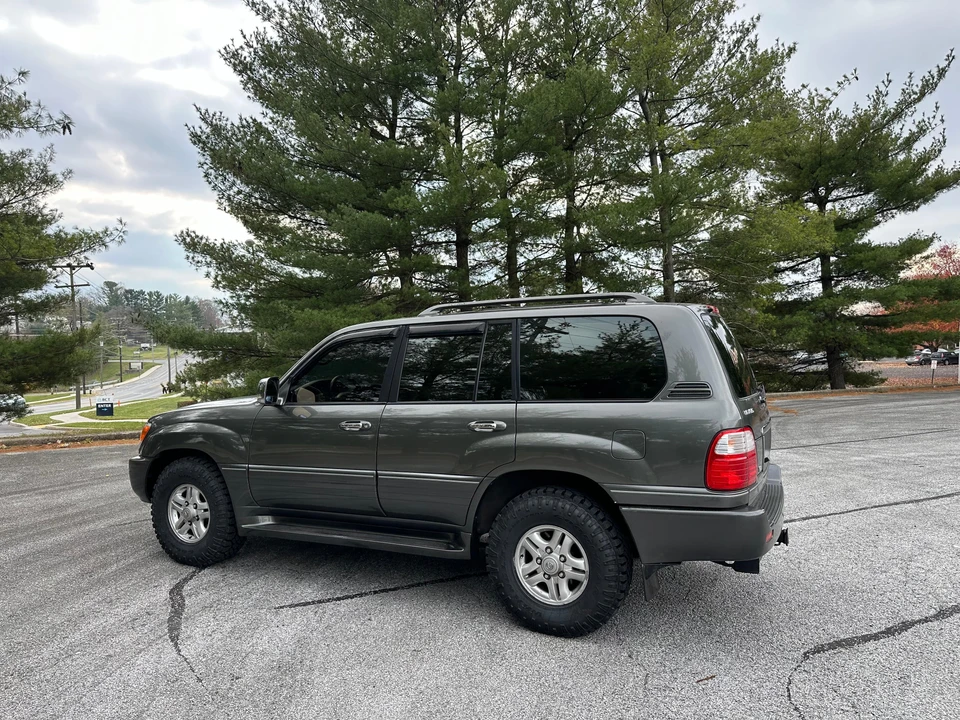 1999 Lexus LX 2nd Gen - Image 25 of 31