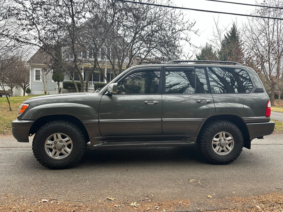 1999 Lexus LX 2nd Gen - Image 24 of 31