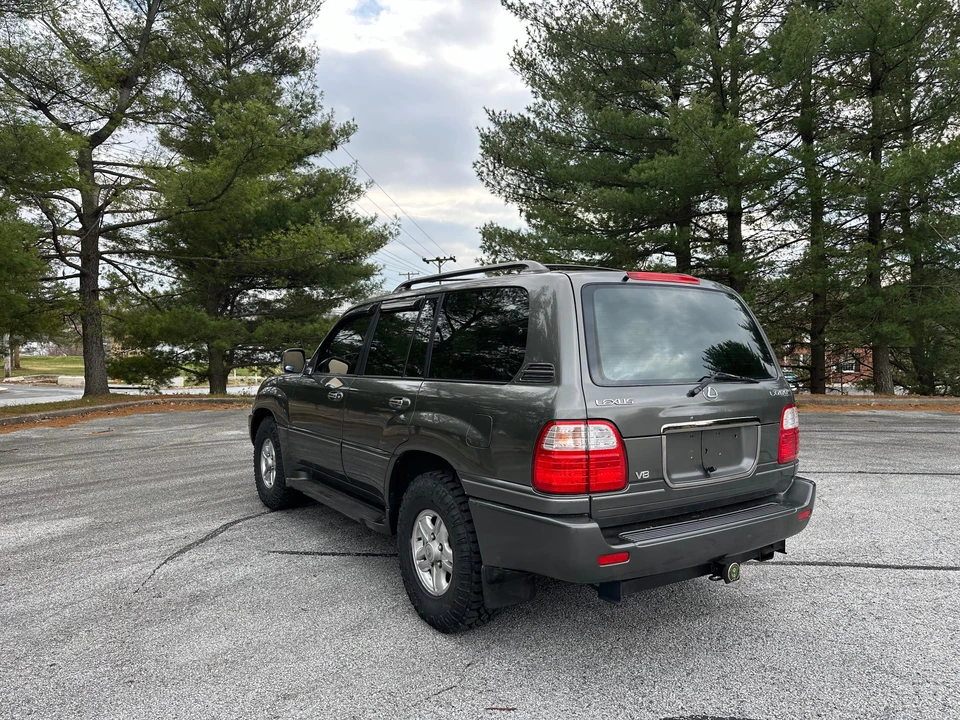 1999 Lexus LX 2nd Gen - Image 28 of 31