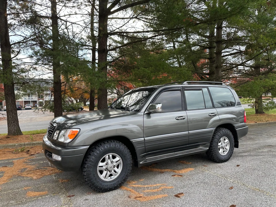 1999 Lexus LX 2nd Gen - Image 22 of 31