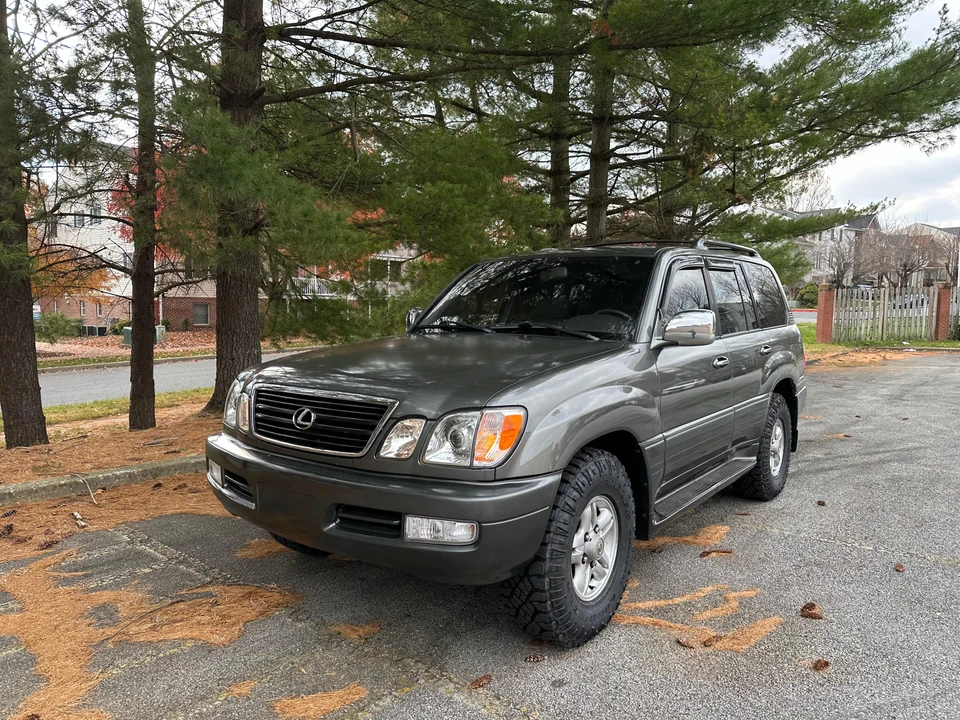 1999 Lexus LX 2nd Gen - Image 15 of 31
