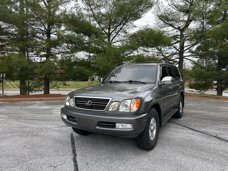 1999 Lexus LX 2nd Gen - Image 12 of 31