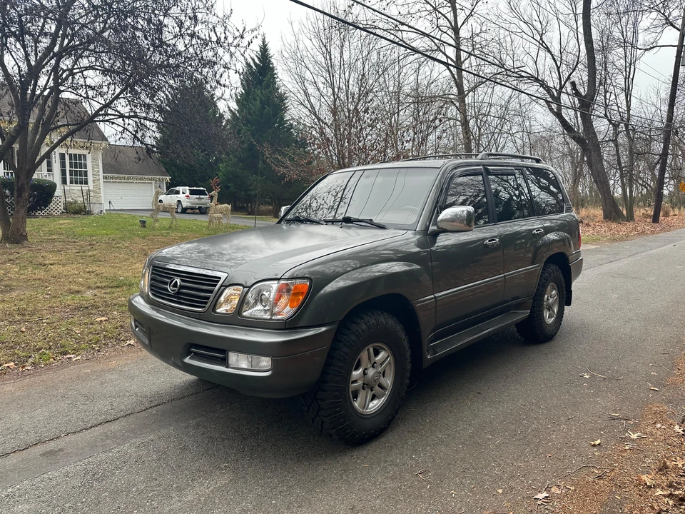 1999 Lexus LX 2nd Gen - Image 19 of 31