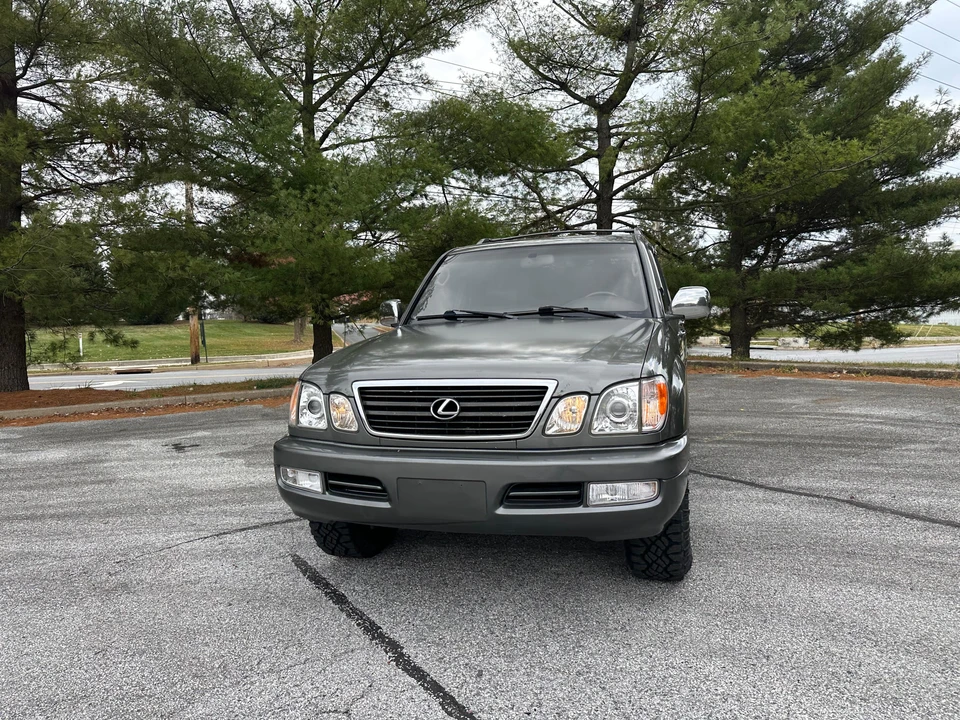 1999 Lexus LX 2nd Gen - Image 9 of 31