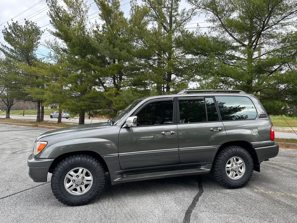 1999 Lexus LX 2nd Gen - Image 23 of 31