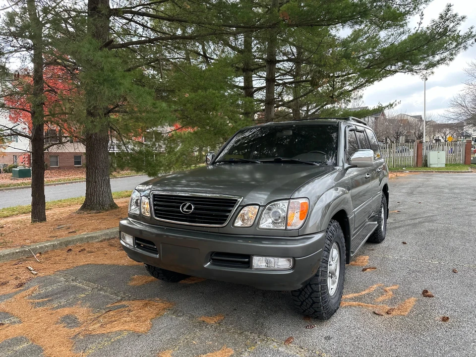 1999 Lexus LX 2nd Gen - Image 11 of 31
