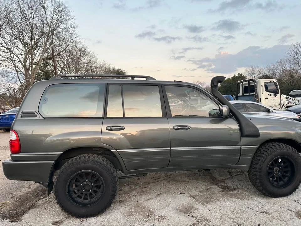 1999 Lexus LX 2nd Gen - Image 8 of 9