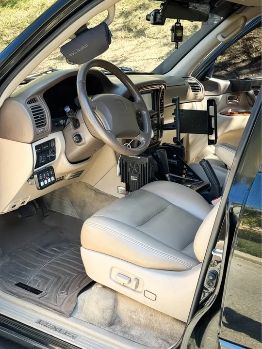 1999 Lexus LX 2nd Gen - Image 7 of 12