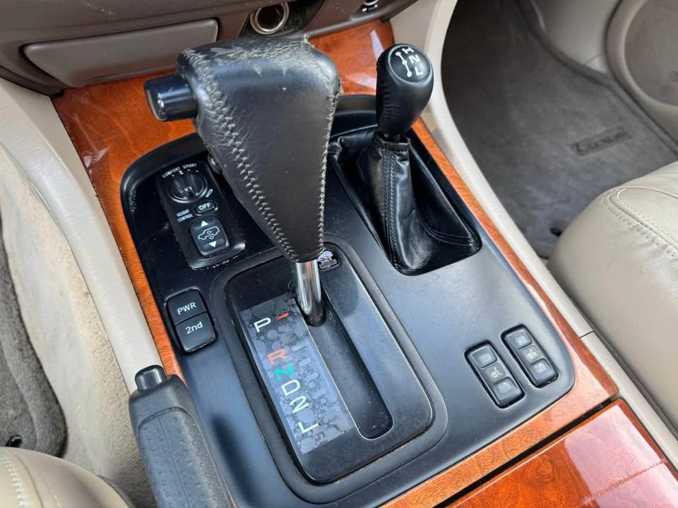 1999 Lexus LX 2nd Gen - Image 16 of 18