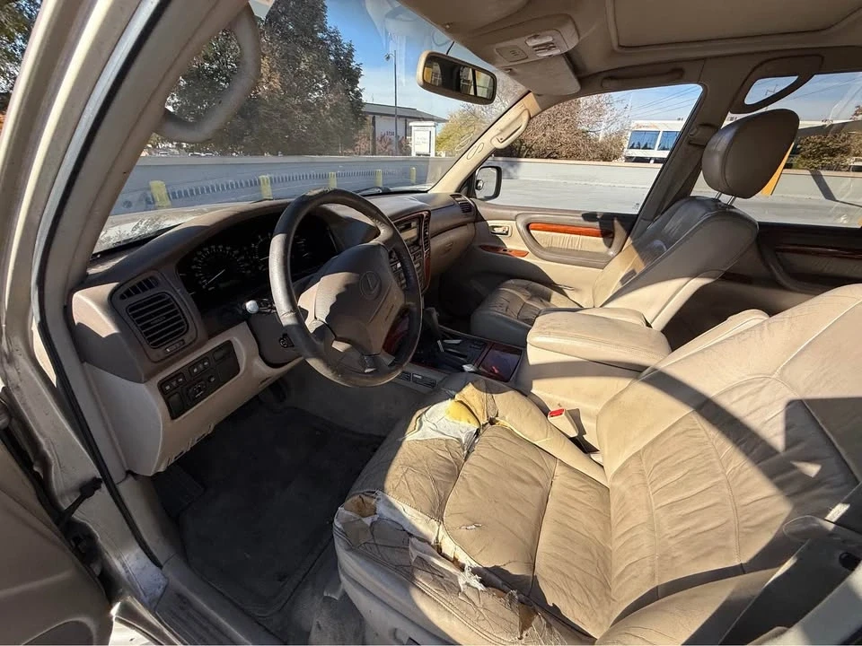 1999 Lexus LX 2nd Gen - Image 12 of 13