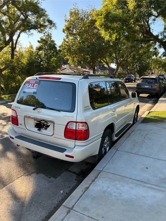 1999 Lexus LX 2nd Gen - Image 11 of 12