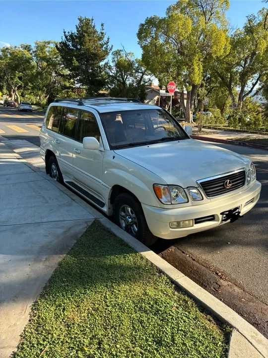 1999 Lexus LX 2nd Gen - Image 10 of 12