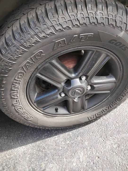 1999 Lexus LX 2nd Gen - Image 11 of 16