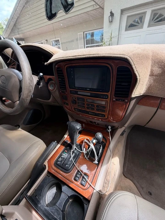 1999 Lexus LX 2nd Gen - Image 10 of 15