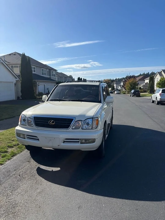 1999 Lexus LX 2nd Gen - Image 2 of 8
