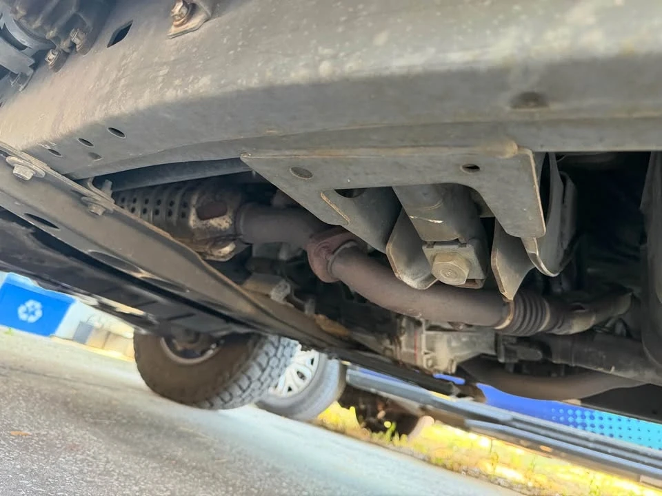 1999 Lexus LX 2nd Gen - Image 3 of 15