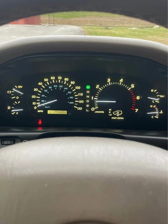 1999 Lexus LX 2nd Gen - Image 13 of 18